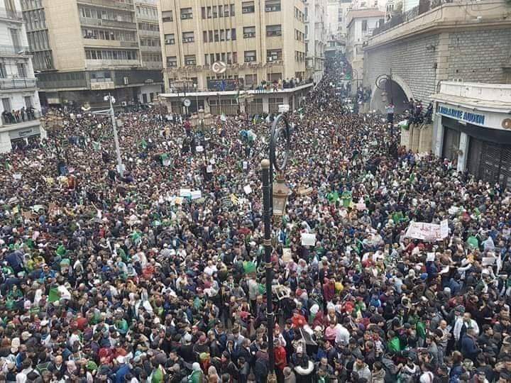 HBedairia's tweet photo. #Algerie_manifestation
Aujourd'hui j'ai envie de dire que toute l'Algérie est Sortie pour Crier             《Non》
Pacifiques et Exemplaires
Respect et Merci 🙏🙏🙏 https://t.co/CxOPMDZ0df