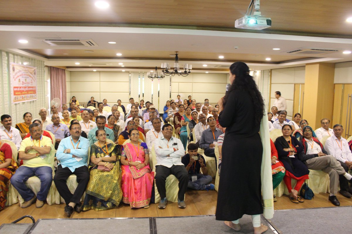 kavitapateljgd's tweet photo. Karnataka region Ogranised #JeevanSandhya Program for senior citizen at yercaud (selam) hill station, Tamil nadu,i invited as Speaker,I enjoyed a lot &amp; Great time spend with All Yuva sangh members Congratulations to  Pratapbhai and all team Leaders. Greatfull to @SriSri 🙏 https://t.co/iFX21jIbu2