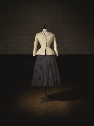 costume_society's tweet photo. *COMPETITION* We have 2 tickets for the @V_and_A's SOLD OUT Christian Dior: Designer of Dreams exhibition. To enter follow the @costume_society on Twitter and retweet this post. The competition closes on the 14th April 2019. Good luck! #DiorDesignerofDreams #Competition https://t.co/So1qEbYEn1
