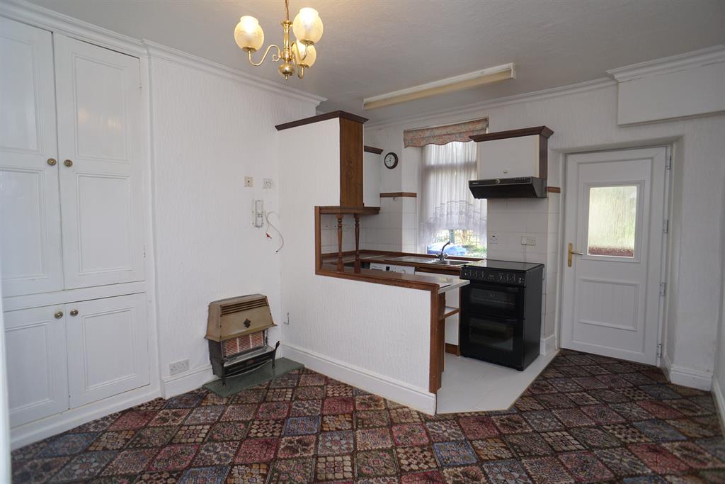 HuntersHillsbo's tweet photo. Penistone Road, Grenoside

New to the market is the 3 bed terrace house on for £130,000. This property would suit first time buyers and investors alike. Call our office on 0114 242 4260 to enquire. https://t.co/SyzOoNSk3D