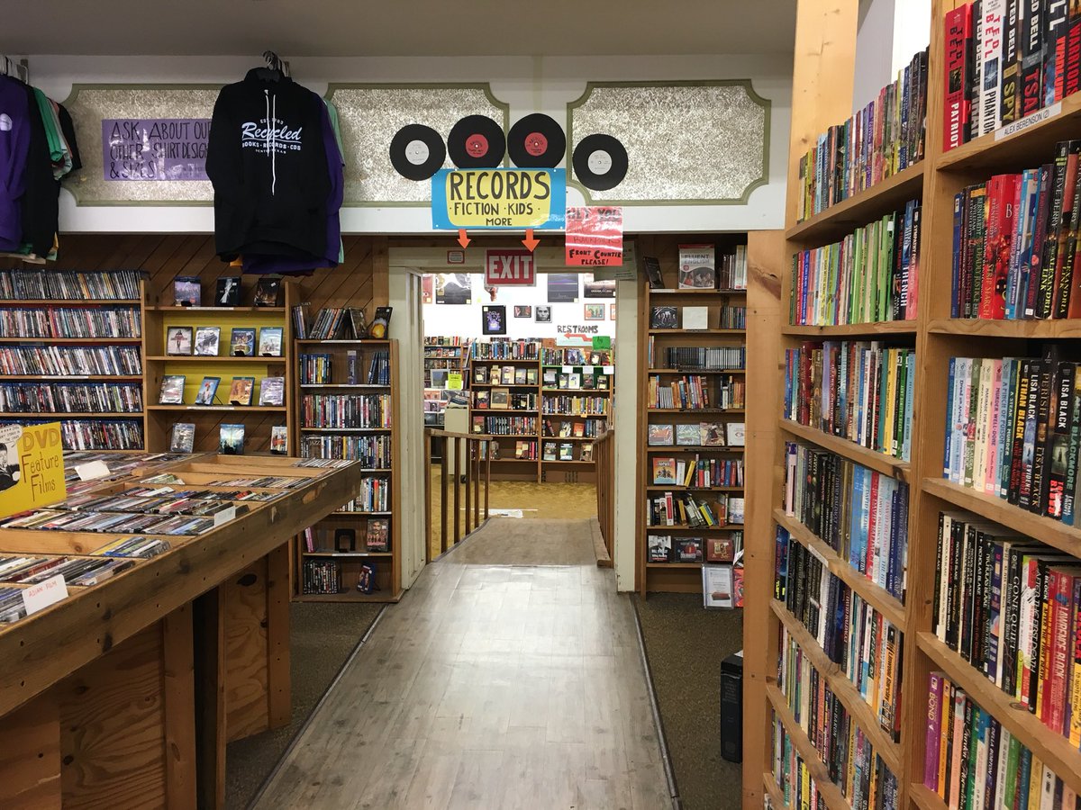 SWTdotCom's tweet photo. Recycled Books • Records • CDs, Denton, Tx. #somewheretexas #records #aboyslife #Travel I have my Buck Owens! https://t.co/oPtwLmiChn