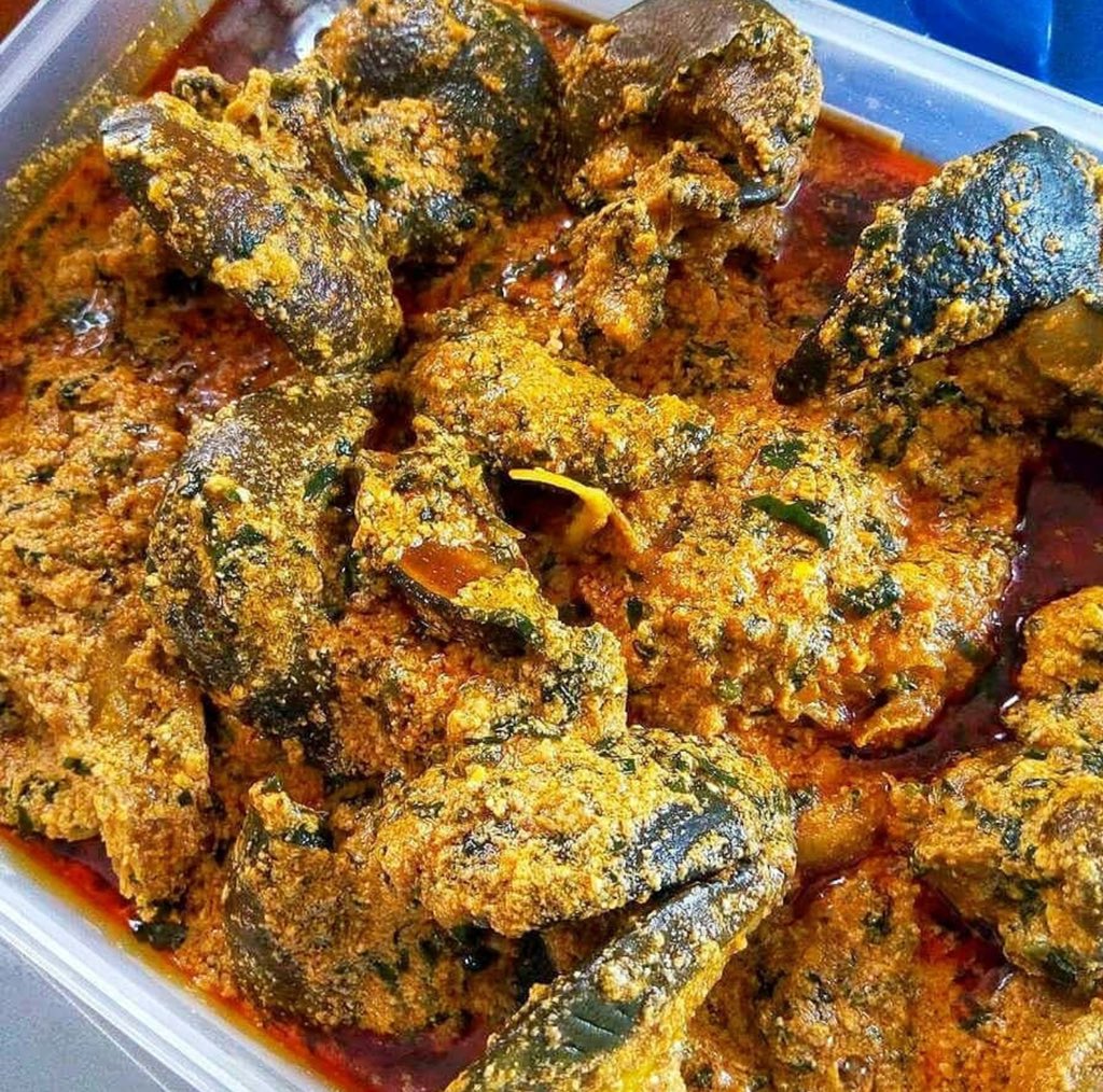 eazikitchen's tweet photo. Delicious bowl of afang soup and egusi soup with snails. To place an order kindly dm us / call the number on bio. We deliver to your doorstep anywhere in Delta state #KingStitch #Deltacaterer #Deltafoodvendor. Kindly RT ❤️ https://t.co/YfFCMSDrSQ