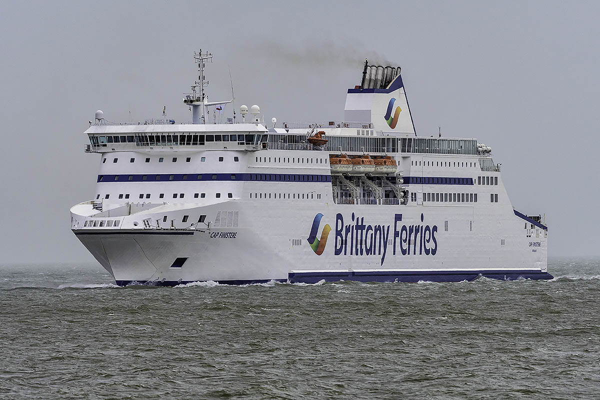 MaritimePhotos's tweet photo. The @BrittanyFerries new livery looks great on #CapFinistere @PortsmouthPort #Portsmouth https://t.co/hG5AwDe70B