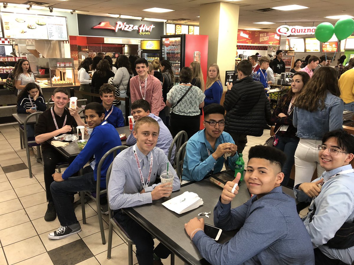 srhsband's tweet photo. Lunch in New Jersey. NEXT STOP - NYC!!! 🗽🏙 #sebnyc19 #nycstpatricksdayparade #striveforthehighest https://t.co/vKUsrbnPXV