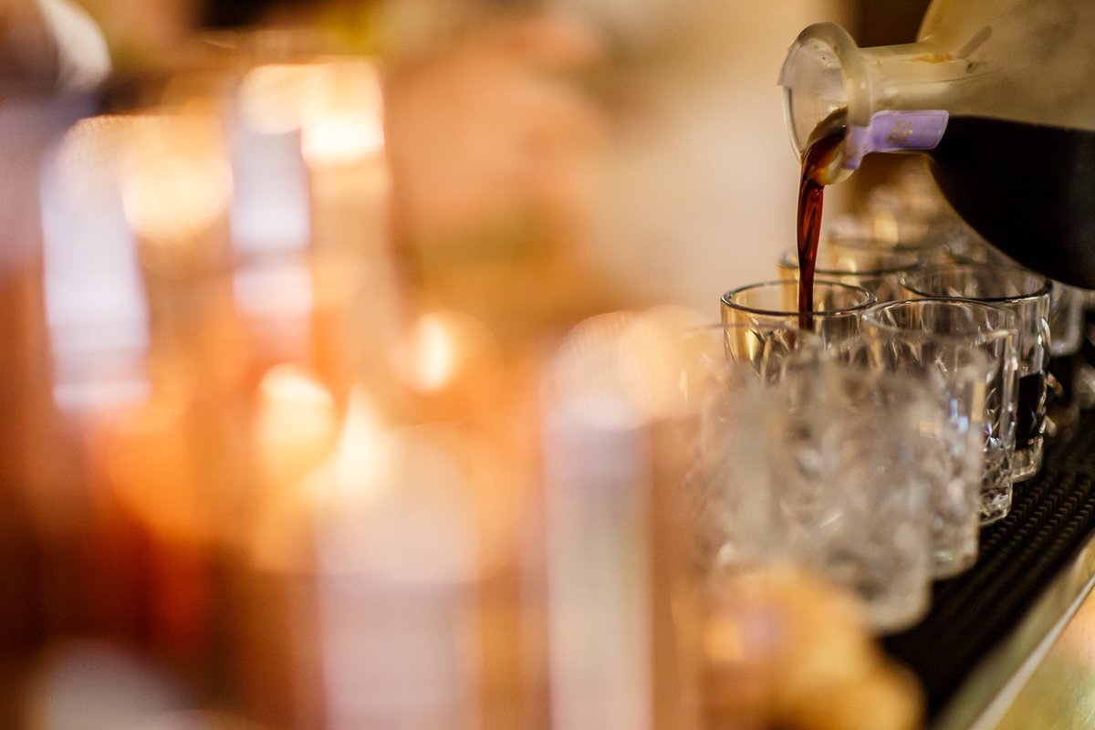 AynhoePark's tweet image. WEEKEND FUEL // Short and sweet and perfectly poured. Featuring the @amoderngrandtour shot glasses, for more information please email info@amoderngrandtour.com | Captured by @linaandtom #aynhoepark #amoderngrandtour #cocktails #butler #drinks #cocktail #party #privatevent