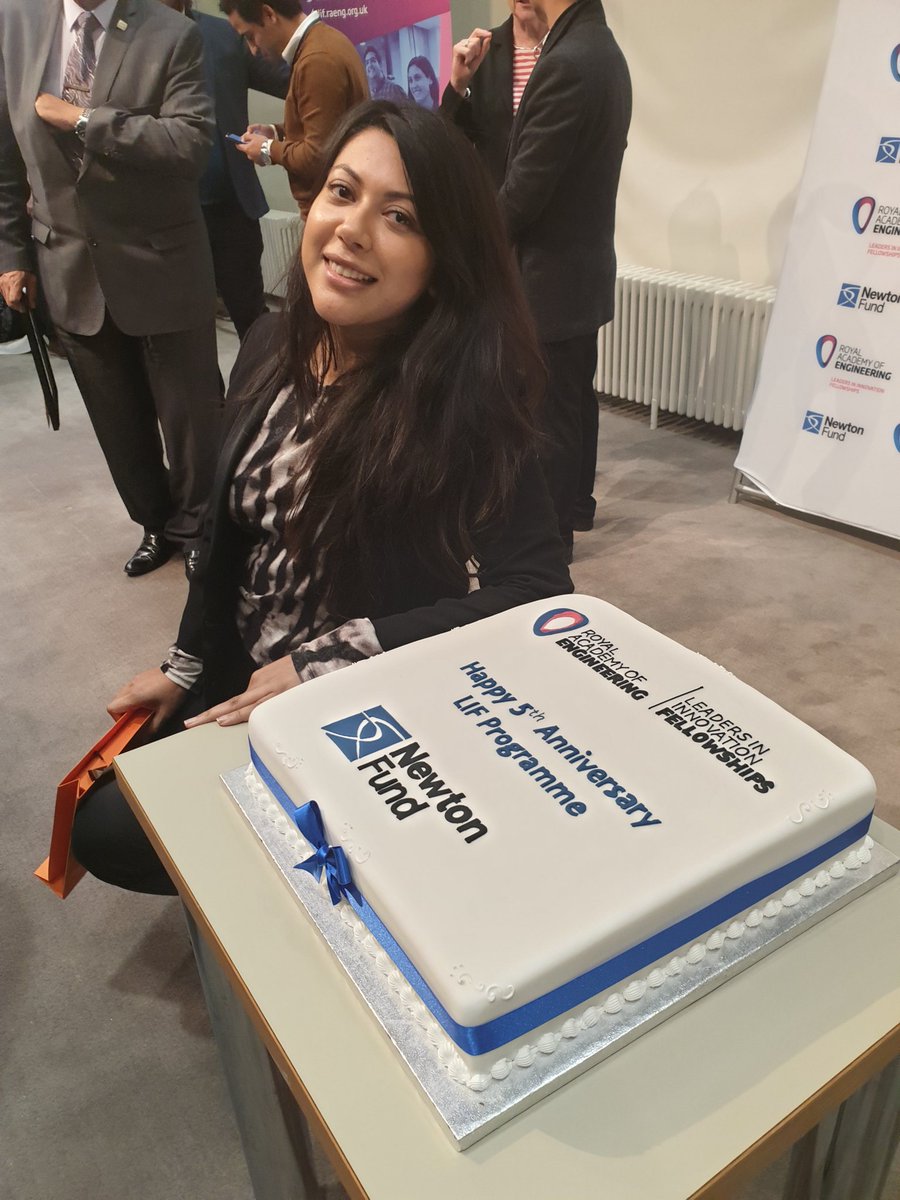 oxentia's tweet photo. Happy Birthday to the #innovationleaders programme! 5 strong years, 945 global innovators from 17 countries graduated, and one MASSIVE cake!!! Here it is with the driving force behind the programme, @Mahmoda_Ali . Thank you. @RAEngGlobal @NewtonFund @sourceinst https://t.co/HHWaW4sMlb