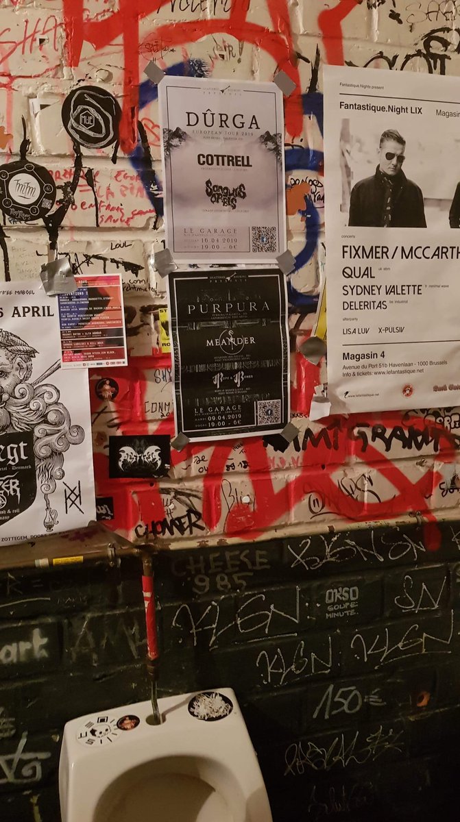 [EN]
1st lesson: place flyers in strategic places. In this case, just above toilet. 😏

#Promote #Promoter #Flyers #PostRock #PostMetal #Magasin4 #Brussels #Belgium #Metal #Metalhead #Booking