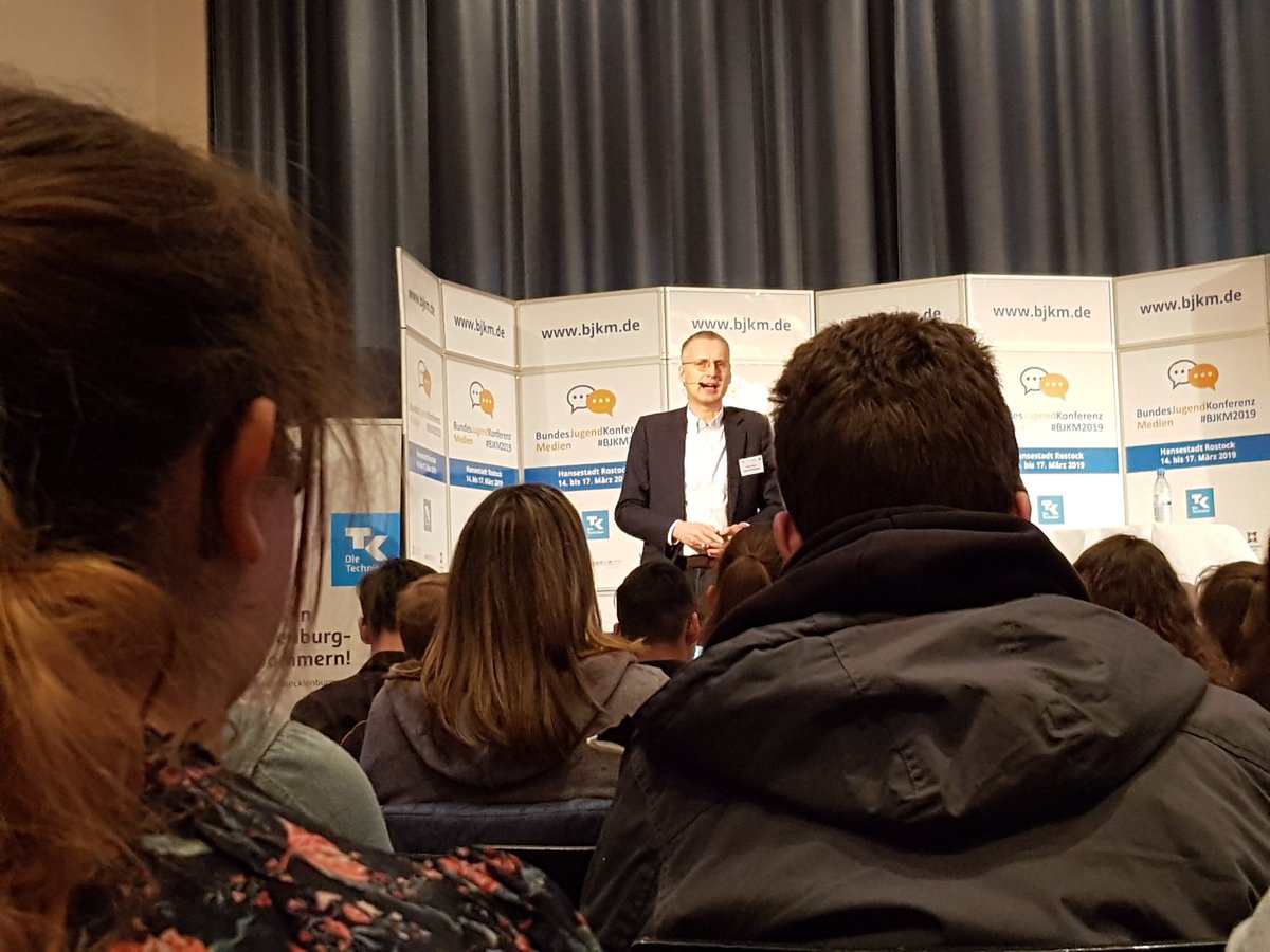 Ich Danke für diesen sehr interessanten und sehr informativen Vortrag von ihnen Herrn Viktor Mayer-Schöneberger. Es war ein sehr informativ gehaltener Vortrag und das alles auch in einem sehr angenehmen Lernfeld. 
#Bjkm2019 ^ PM