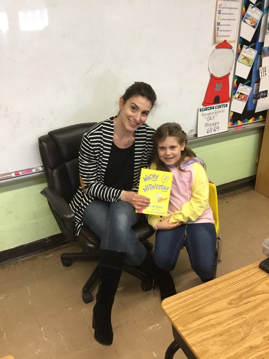 MrsJCuthbertson's tweet photo. These 4 were so surprised to have their parents come read to our class! 📖😁📚 https://t.co/XUkdulfhHy