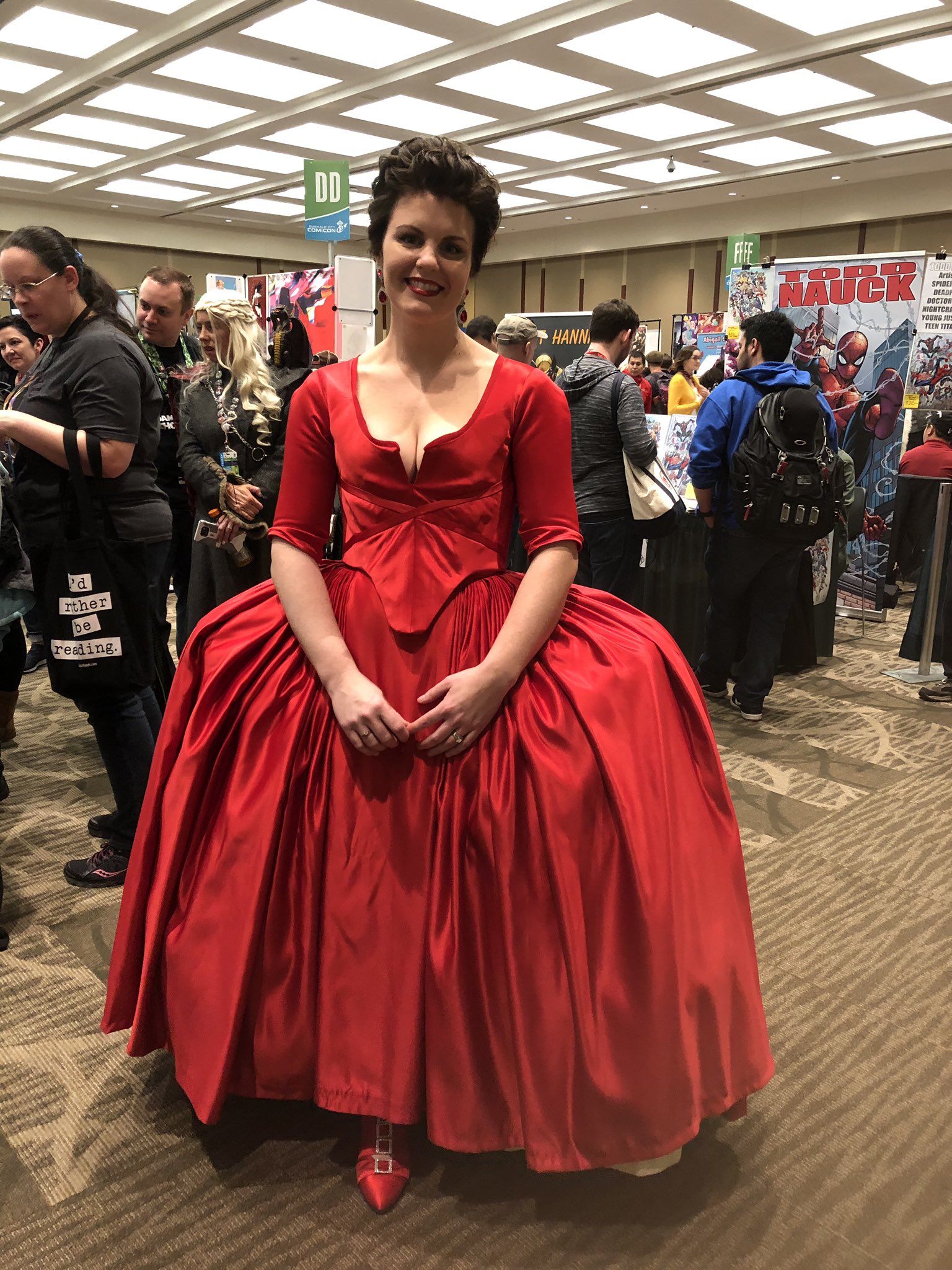 Sweeney Boo on a Claire Fraser 😭😍 #ECCC19 https://t.co/5yNZH5MDOV" / Twitter