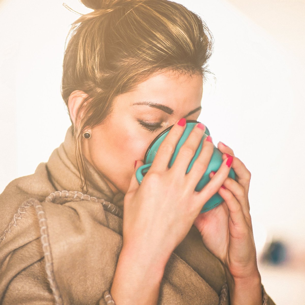 GoodEarthTea's tweet image. Sick days call for snuggly blankets, favorite books, and green tea. #FeelBetter