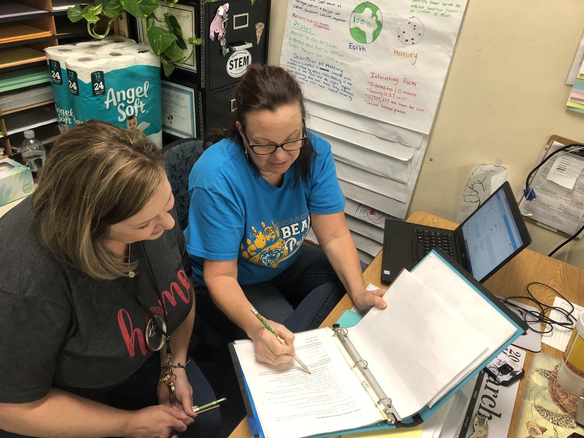 nbms_sciencelab's tweet image. Cross-curricular 6th grade planning is always awesome with these 2!#OCSFrameworkFriday @NewBridgeBears @OnslowSchools @NewBridge6th