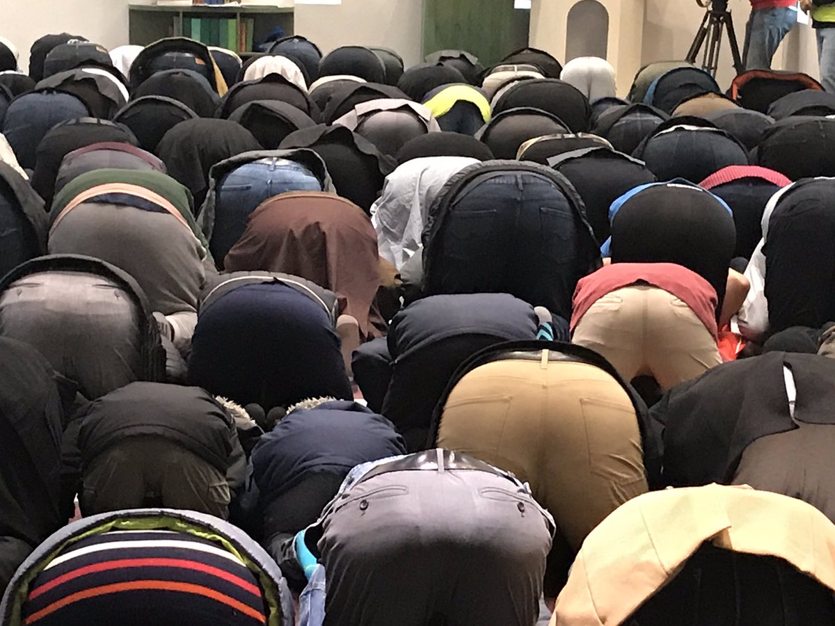 craig_wadman's tweet photo. Prayers taking place at Baitul Islam Mosque in remembrance of the victims in New Zealand. @CityNews https://t.co/YN5XgSWiUl
