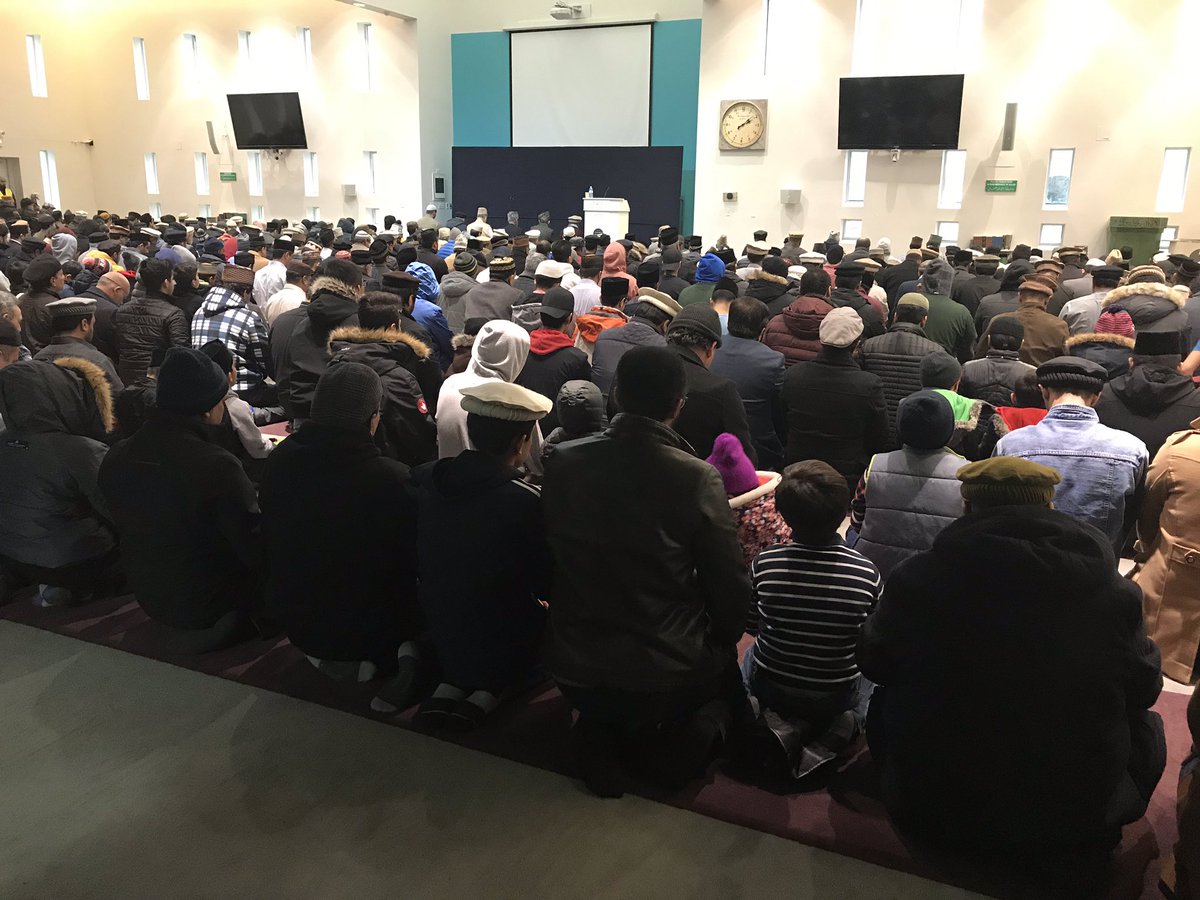 craig_wadman's tweet photo. Prayers taking place at Baitul Islam Mosque in remembrance of the victims in New Zealand. @CityNews https://t.co/YN5XgSWiUl
