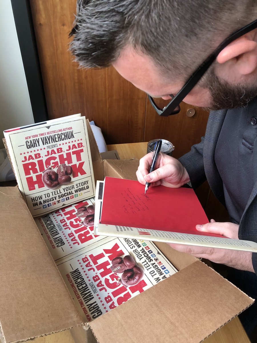 AdvisorPlatform's tweet image. Hey @garyvee check out our CEO @DonnyAnders signing your book “Jab, Jab, Jab, Right Hook” for all our clients!

Giving them the best marketing materials!