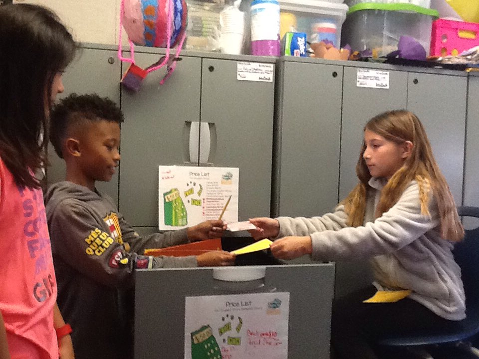 mrsvannelli's tweet photo. The student store is a successful job! 💕
     #studentstore #classroomof2019 #5thgradeclass https://t.co/kYrNmJbun5