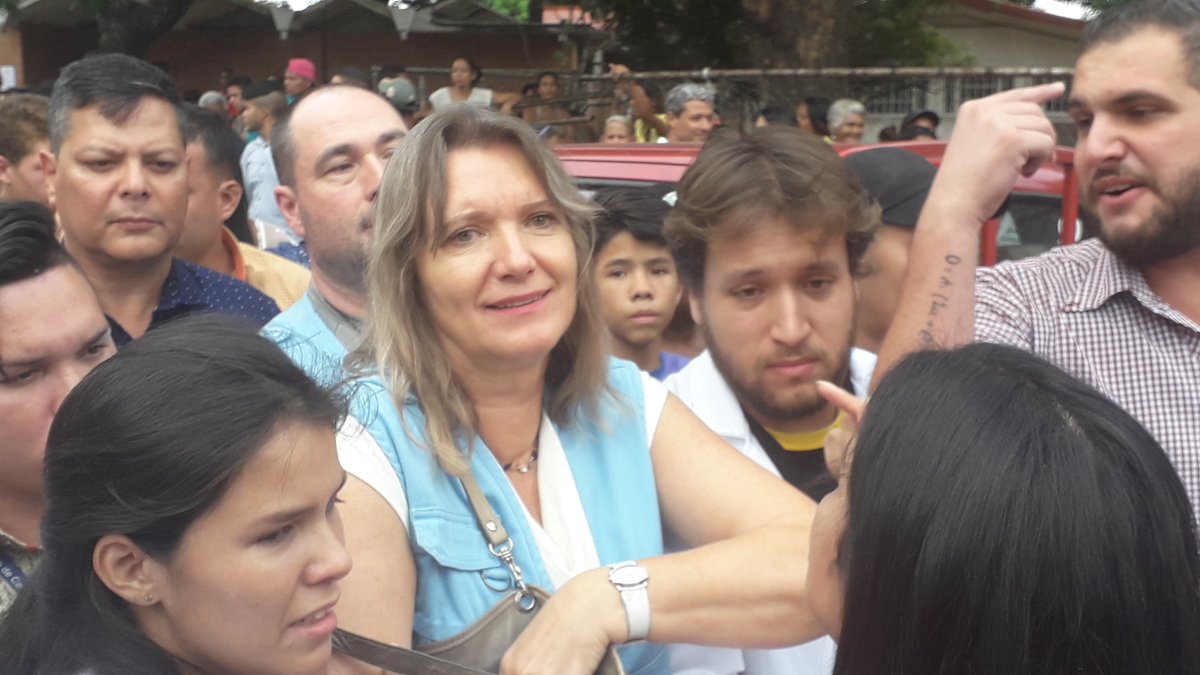 Ruthlaverde's tweet photo. Comparto algunas fotos durante la visita de la comisión de la ONU en la Chet#periodismo #Carabobo https://t.co/grfl8QkwYI