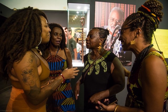 redesdamare's tweet photo. O evento contou com o apoio do @itaucultural e parceiros como a @ONGCriola, a @EditPerspectiva, a Casa com a Música, o movimento #21DiasDeAtivismoContraORacismo e o #FórumPermanenteDeIgualdadeRacial #Fopir. Leia no #MaréOnline : https://t.co/URzHZszsWI #14M #MariellePresente https://t.co/BIAaiezxkS