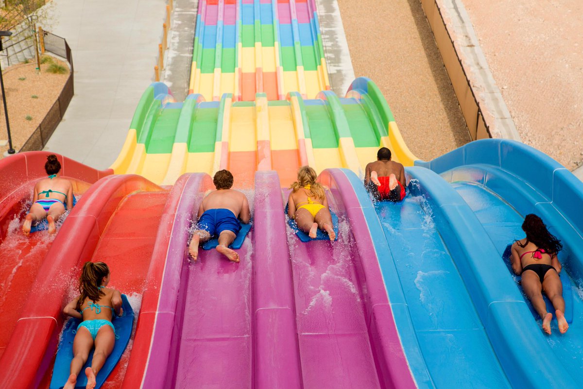 Slidin’ into the weekend ☀️ #FridayFeeling