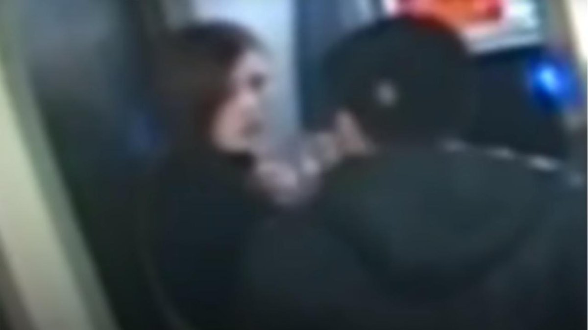 Al ver el saldo restante de esta chica, ladrón se compadece de ella (VIDEO)

bit.ly/2Ffax6p