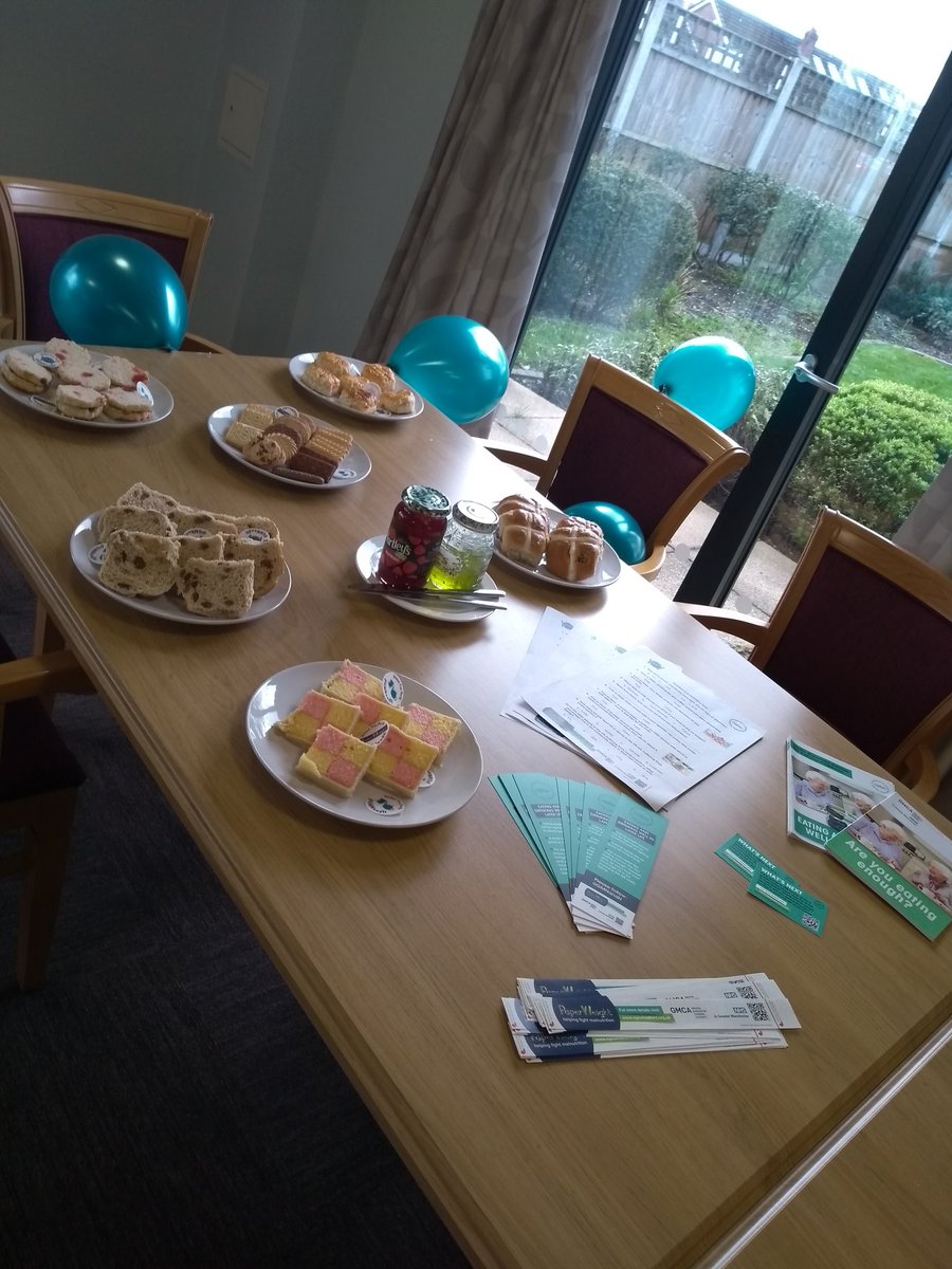 Emma32152043's tweet photo. Tenants learning the importance of nutrition and hydration. Enjoying some treats whilst picking up tips and ways to improve their intake. #NHW2019 @citywesthousing @forviva_group  @GMNandH @NHWeek https://t.co/X5GPhOKHed