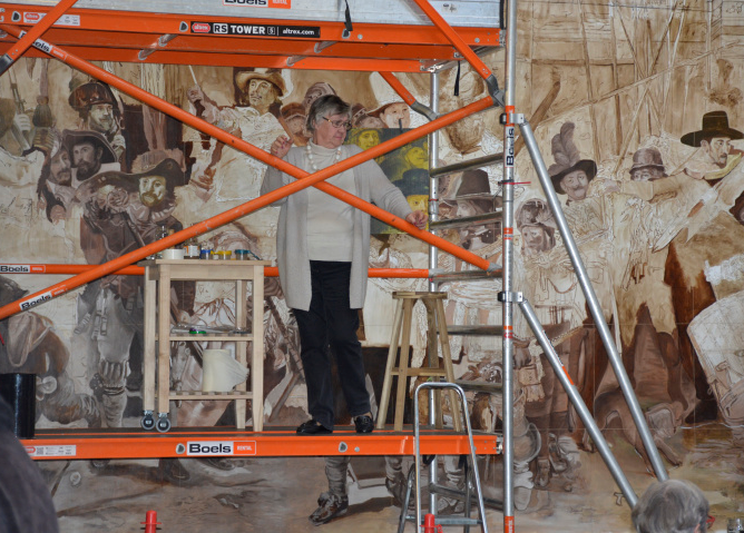 De making-off van De Nachtwacht, het beroemdste schilderij van Rembrandt, is nu live te volgen op Emmeninbeeld.nl. 45 amateurschilders werken de komende 2 jaar aan een replica in het voormalige Savannegebouw in het Rensenpark. bit.ly/2HzPNb8 #denachwachtvanemmen