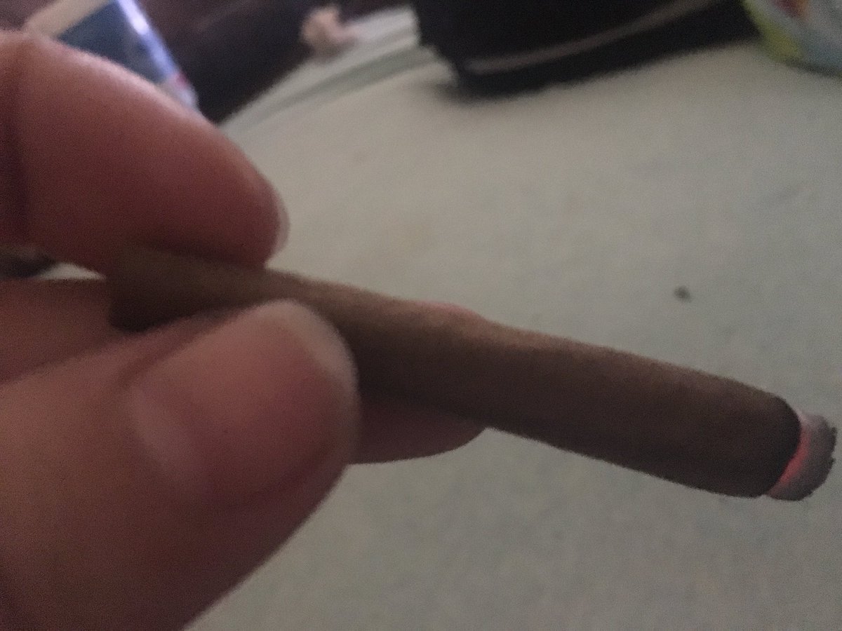 JhanMarie420's tweet photo. Love when babe rolls 💨😍☺️😭💕💕😘😘😘😘😘@TonyMor42472625 https://t.co/u7FTBARGTD
