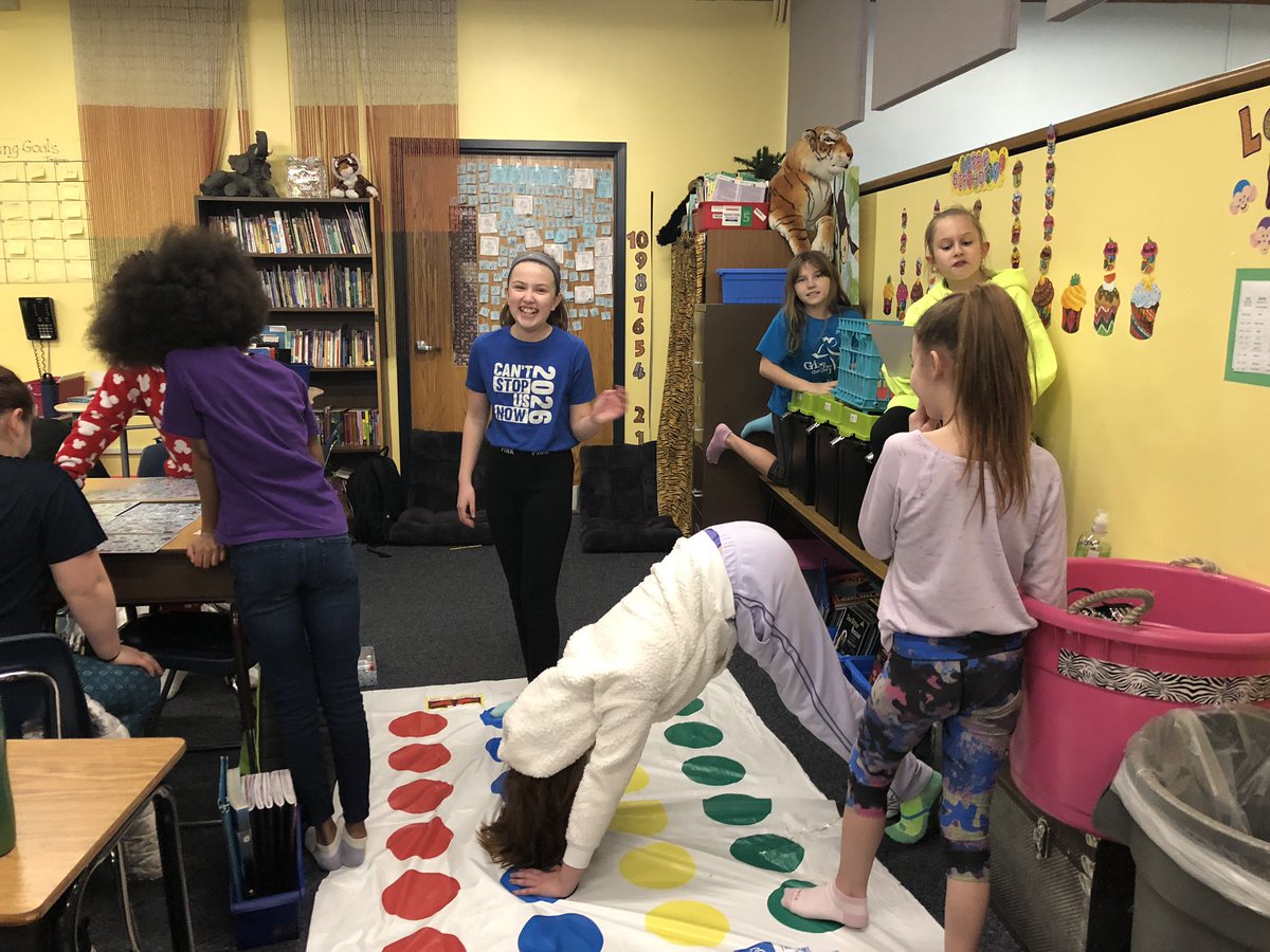 5thWren's tweet photo. 5th grade goes unplugged! @WrenHollow https://t.co/AYCS6u2nTo