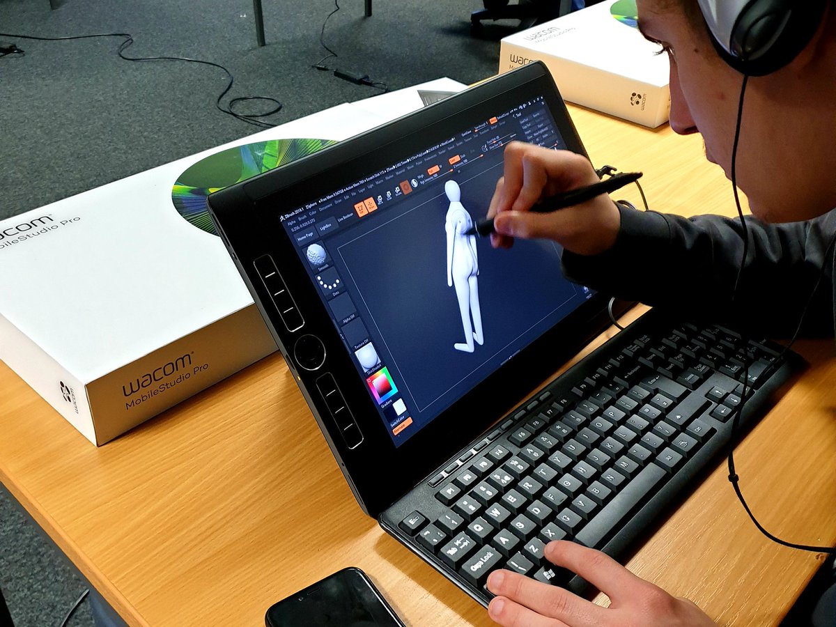 CGDMattWilson's tweet image. We started our Life Sculpt this morning and got some great results from the second years. Great experience and skills learnt. Thanks to @SouthernGFX and to @wacom for letting us use the amazing Studio Pros. #aheadofthegame #zbrush #art #gameart #weonlyusethebest