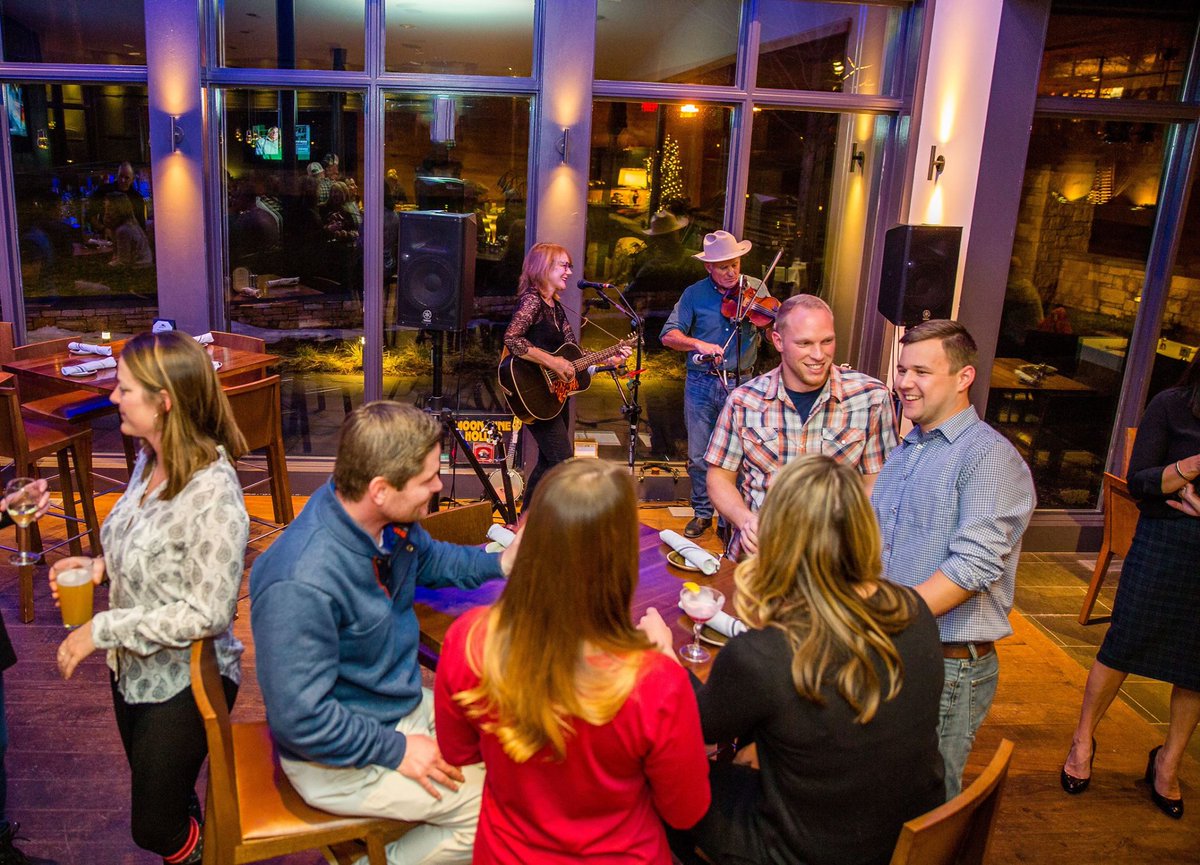 Roll Call! Who's coming to Apres Ski at Topnotch Resort for the First Chair Last Call Apres Music Series at The Roost tonight? Awesome apps, cold craft brews, and incredible music! See you there! facebook.com/events/3282636… Photo: Jesse Schloff Photography