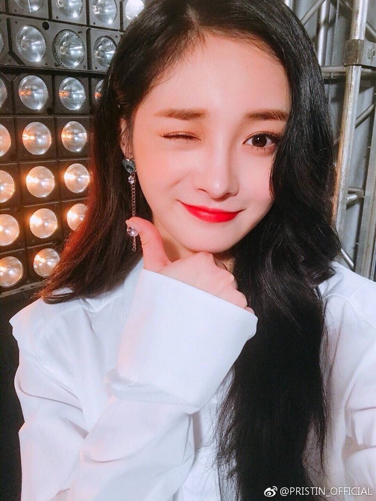 ちゃんみー この時のメイクいつもの韓国とか中国っぽい白肌濃いリップ って感じのメイクと違って アイシャドウとかチークを結構入れてるからかハーフっぽい感じに見える 美人様はどんなメイクをしても似合うからどんどん色んなメイクによる変化で私を
