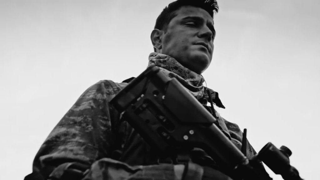 Sen ki şu ana kadar izlediğim mükemmel karakter! Fethi Kulaksız...

Vatanına, aşkına, arkadaşlarına karşı hep sadık ve fedakardın. Yalnız bırakılmış o koca kalbinde hepsine yetecek sevgi vardı. Doya doya sarıl Zeynepine! Annesi ve bizim yerimize de... ❤️
#Söz #BurakSevinç