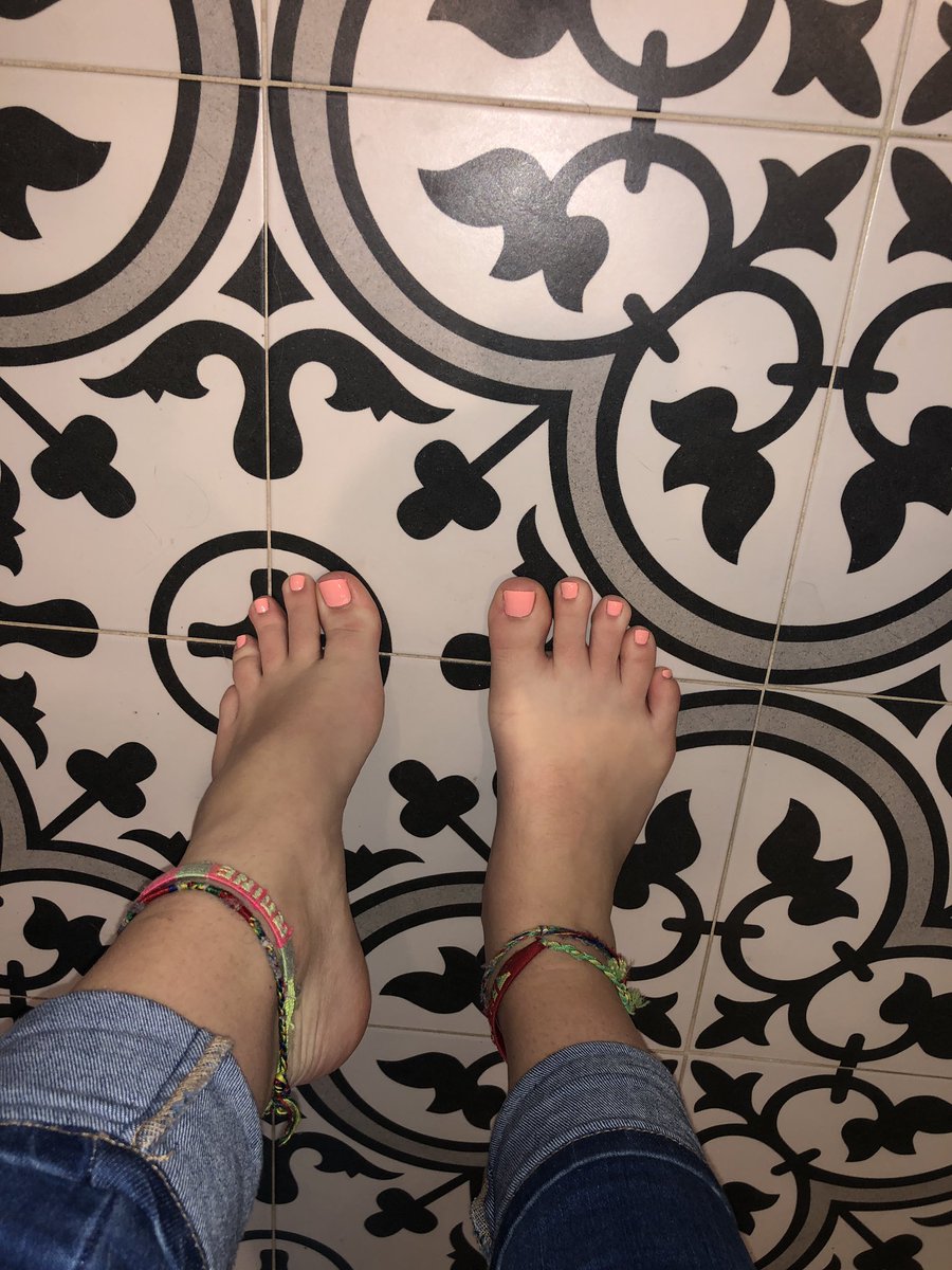 blondefeet1's tweet photo. new pedi 😘 dm for more babes 💓💕 #footfetish #feetpics #feet #foot #sendmoney #daddy #yum https://t.co/qgcRHyCU3x