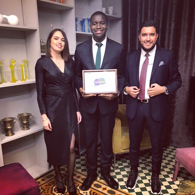 BaptisteMenard's tweet image. Finaliste vaincu mais pas abattu ! Je suis heureux d’être parvenu en finale du championnat international de débats francophones.
Ce concours c’est d’abord une magnifique aventure humaine. Merci à la délégation @RVTLille et plus particulièrement à @MehdiChalah et @InesTaourit!🇱🇧