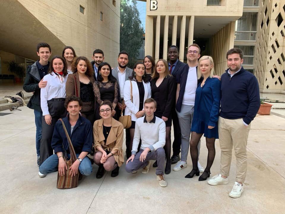 BaptisteMenard's tweet image. Finaliste vaincu mais pas abattu ! Je suis heureux d’être parvenu en finale du championnat international de débats francophones.
Ce concours c’est d’abord une magnifique aventure humaine. Merci à la délégation @RVTLille et plus particulièrement à @MehdiChalah et @InesTaourit!🇱🇧