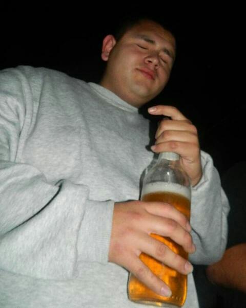 Beee285's tweet image. 17 year old me. I still remember that night #spring2012 #dummy