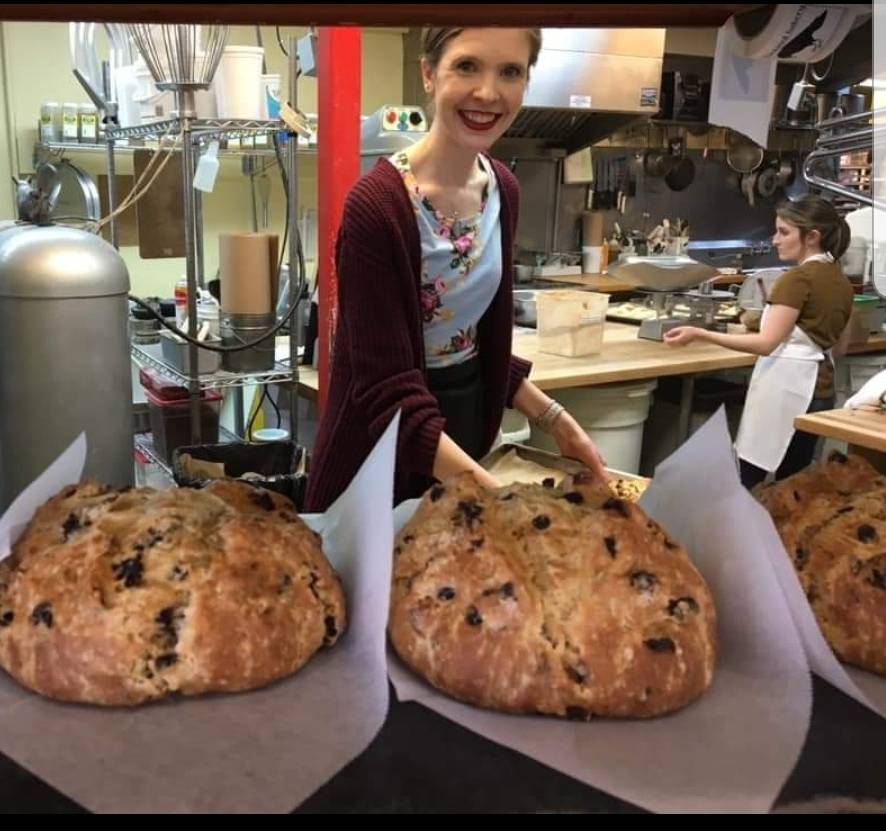 On the eve of St. Paddy's, it's time to get back to your Ar'ish roots and bake your gran's soda bread. This lovely example from Blackbird Bakery on Bainbridge Island. Slainte!
.
.
.
#FoodieFriday #blackbirdbakery #sodabread #stpatricksday #inBainbridge #irishbakers #bainbridge