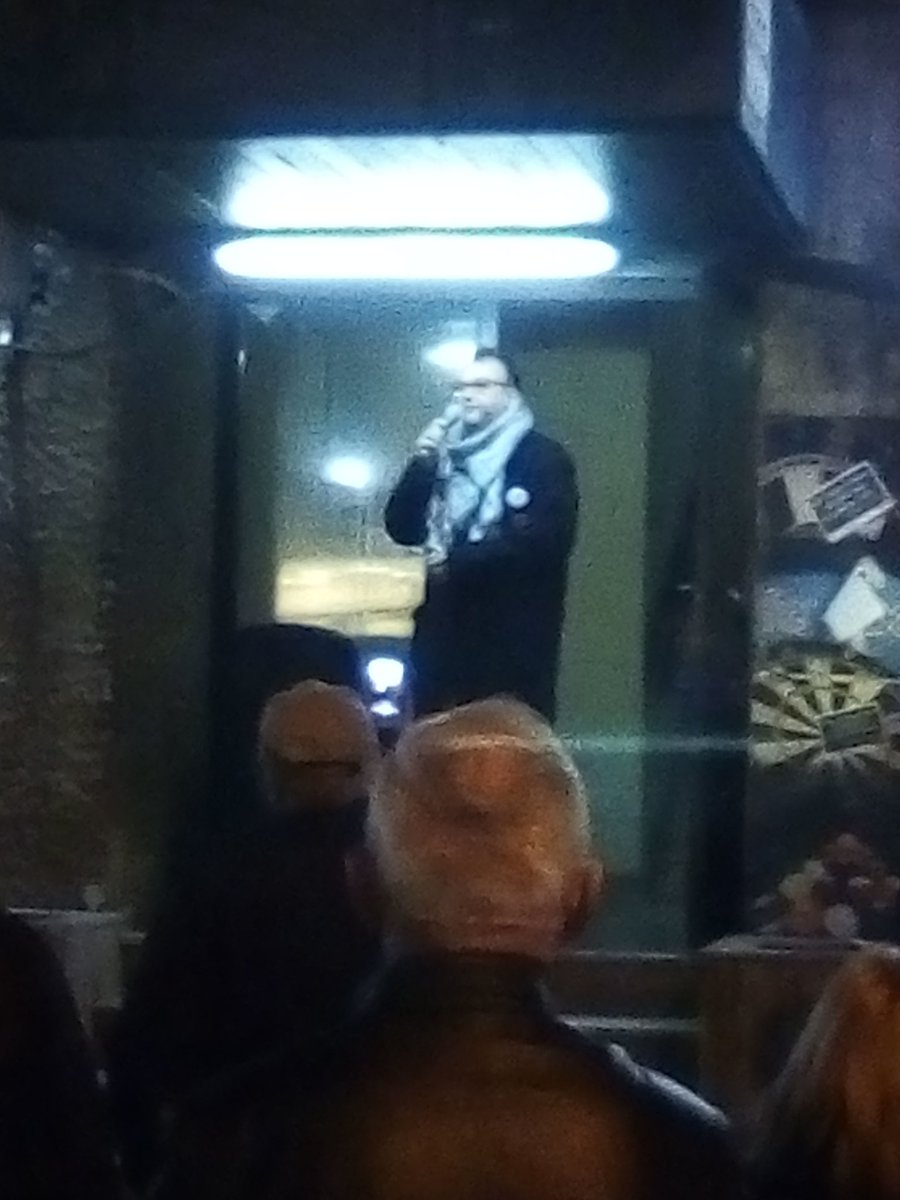 ZalosnaSova1's tweet photo. Večeras se u #GornjiMilanovac okupilo oko 200 najhrabrijih Šumadinaca.

Govorili su:
Dr Dragoslav Šekularac
@KulacinNenad i
Ranko Tomić

Nikad bolja atmosfera
#1od5miliona 
#miilioni 
#izVucicemose https://t.co/keyH62fzrW
