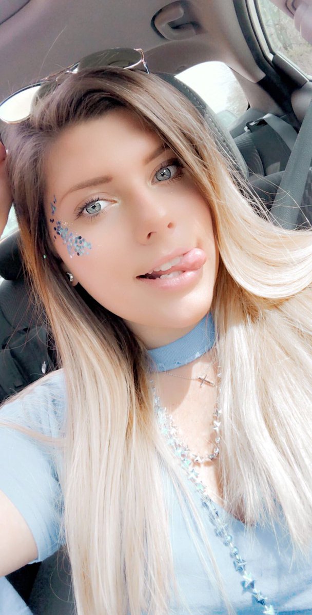 _mercedezmarie's tweet photo. Just thought i would leave these cute pics for you just swipe and like 🥰
#itsfriday #wydthisweekend #cutepics #swipe #like #viral #peprally #explorepage #juniors #blueout #mercedezmarie #thebutterflyeffect https://t.co/KgtpuXosSO