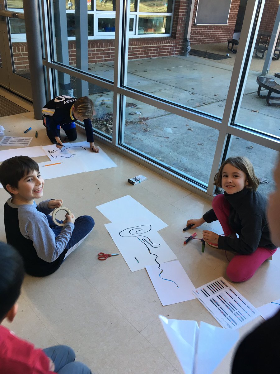 BrownsvilleBASE's tweet photo. Purposeful play 😊
@incrEDEPle @acpslearntech #Ozobot https://t.co/y9tzdLf2o1