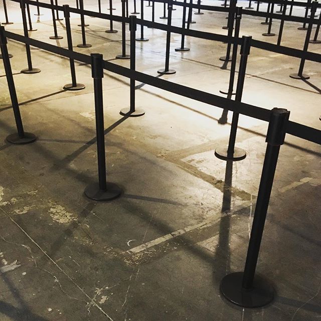 manujacard's tweet image. Espere su turno 👀 #waitinline #tickets #lollastore #seviene #livemusic #scl ift.tt/2Y2wBbx