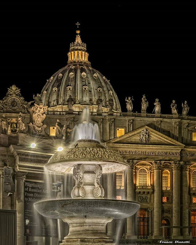 antoniettaband1's tweet photo. Quasi poetica questa foto in notturna della Basilica di San Pietro.
.
📷 photo credit @mcta1960 ❤ visitate il suo profilo
.
.
#Michelangelobuonarrotietornato #Michelangelo #Bernini #artblogger #architecture #Maderno #roma #bellezza #lifestyle #madeini… https://t.co/RrVJOgQ7Wm https://t.co/INvQ1VamB7