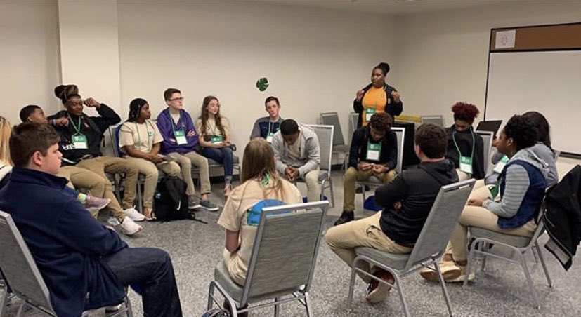 SluProjectPull's tweet photo. Thank you to all of the Project P.U.L.L Mentees and Mentors that Came Out and Volunteered to Help With EvolveU Today. Throughout Today They Were Promoting Unity Through Leadership and Learning. 💚💛 https://t.co/VELNNfRCKS