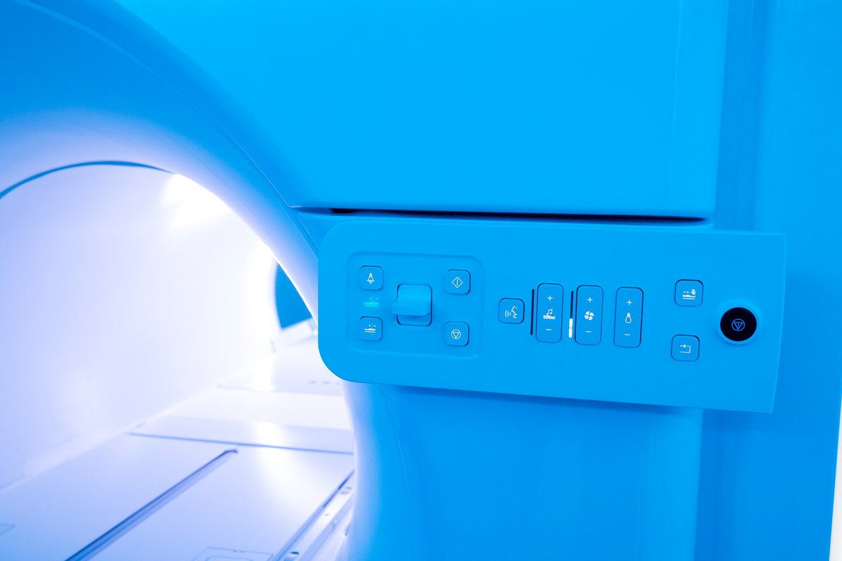 Elekta's tweet image. Consortium member, @UMCUtrecht, reports on first series of patient treatments using Elekta Unity MR-linac in our FOCUS magazine: ow.ly/yzhm30o3TUv #MRlinac #ElektaUnity #precisionradiationmedicine #radonc