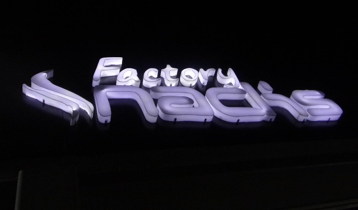 snacks_factory's tweet photo. ¡Es aquí! 😱🍻🤑
El sitio perfecto para desquitar tu quincena; ambiente, diversión, karaoke, rock en vivo y mucha cerveza. https://t.co/h8cGdUa7R2