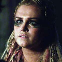 shayaronnie's tweet photo. i still dig her grounder look more than anything else in the world
#clarkegriffin #wanheda #commanderofDEATH #chokeme https://t.co/KGbuOmoEaM