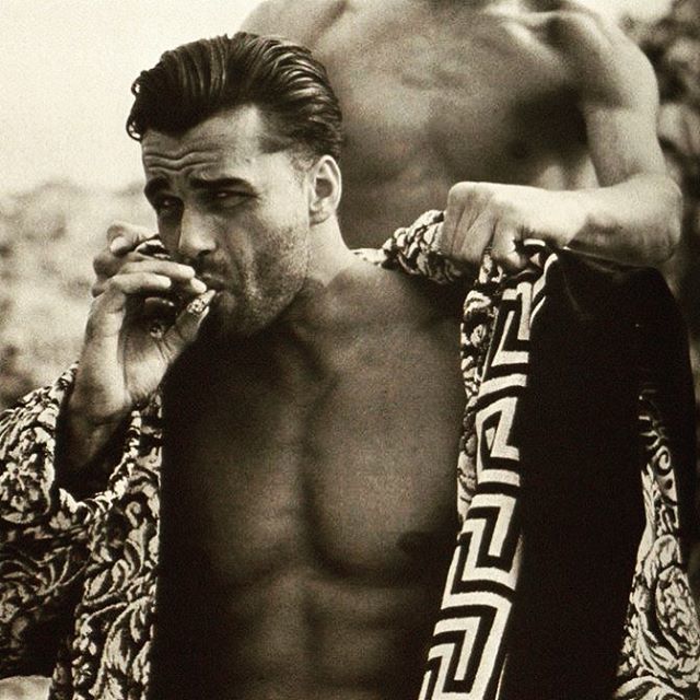 vukaetersmx's tweet photo. 90’s Versace. 
#versace #versacemen #oldiesbutgoodies #picoftheday #vukaeters #mexico #mexicocity #mbfwmx https://t.co/PL5vkvbIgn https://t.co/u4PBi9zhtD
