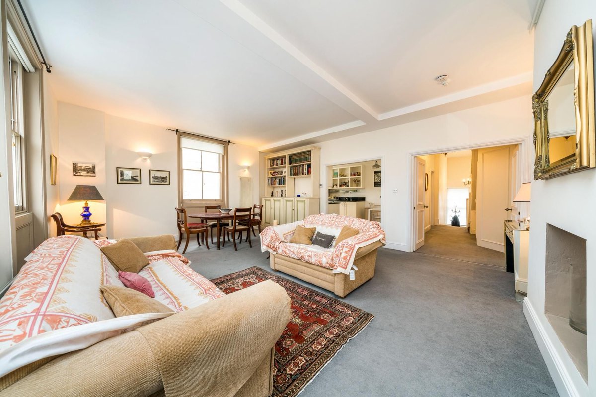 HelloGuest tweet media