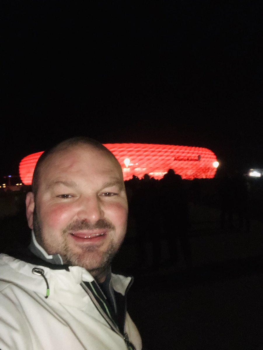 Garfy_4's tweet photo. That was some trip out in Munich...their fans were good but ours are class!!.....👏🏼👏🏼😂😍

#lfc #bayernliverpool #1-3 #VirgilVanDijk #mane #LFCFamily https://t.co/YqZPGkyhNU