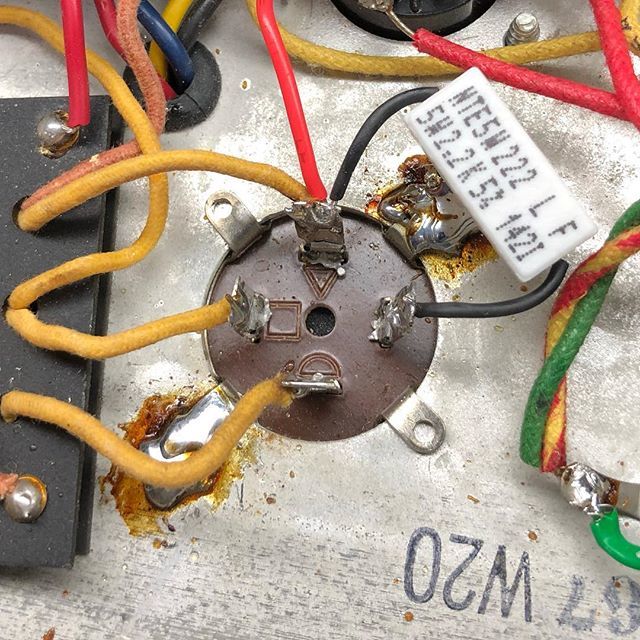 FuchsAudio's tweet image. My friend told me how I could fix the hum, but it didn’t work... #Fuchsaudio 
#fuchsaudiotech
#futone 
#greattone 
#madeinusa 
#tubeamps 
#jerseymade
#plushfxpedals 
#tubeampsrock
#tubeamprepair 
#boutiqueamps 
#thegearpage 
#JoeBonamassa
#notyourdaddies… ift.tt/2VW4Dwu